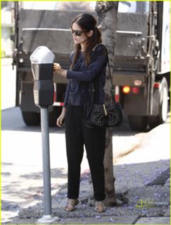 Rachel Bilson feet photo thumbnail