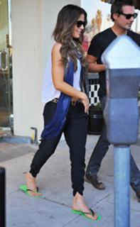 Kate Beckinsale feet photo thumbnail