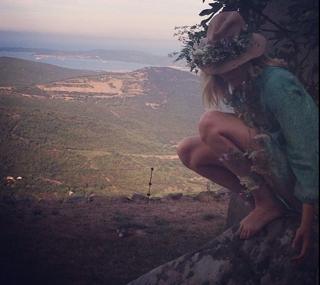 Maggie Grace feet photo thumbnail