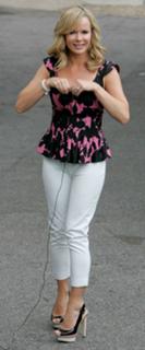 Amanda Holden feet photo thumbnail