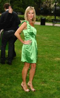 Amanda Holden feet photo thumbnail