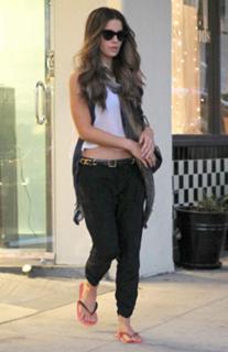 Kate Beckinsale feet photo thumbnail