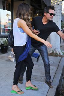 Kate Beckinsale feet photo thumbnail