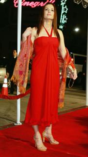 Sandra Bullock feet photo thumbnail