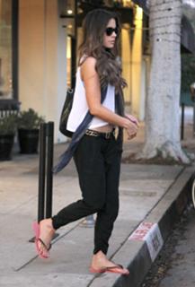 Kate Beckinsale feet photo thumbnail