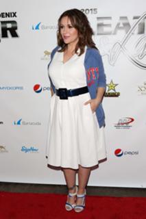 Alyssa Milano feet photo thumbnail