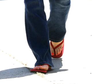 Jennifer Love Hewitt feet photo thumbnail