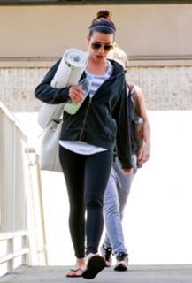 Lea Michele feet photo thumbnail