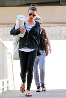 Lea Michele feet photo thumbnail