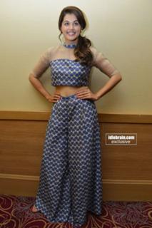 Taapsee Pannu feet photo thumbnail