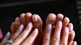Brooke Burke feet photo thumbnail