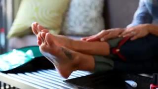 Brooke Burke feet photo thumbnail