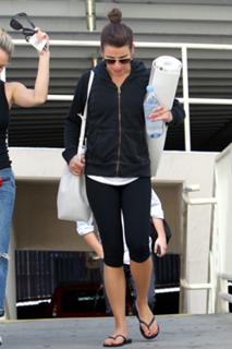 Lea Michele feet photo thumbnail