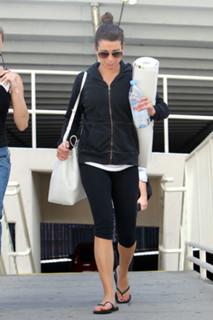 Lea Michele feet photo thumbnail