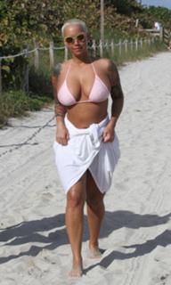 Amber Rose feet photo thumbnail
