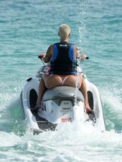 Amber Rose feet photo thumbnail