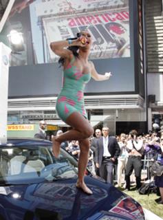 Katy Perry feet photo thumbnail