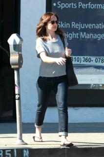 Minka Kelly feet photo thumbnail