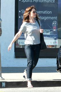 Minka Kelly feet photo thumbnail