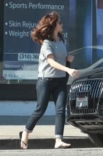 Minka Kelly feet photo thumbnail