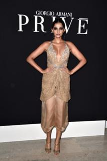 Sonam Kapoor feet photo thumbnail