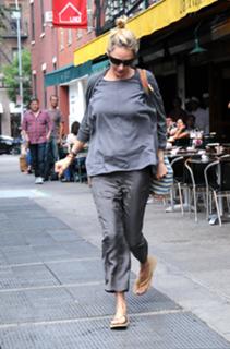 Uma Thurman feet photo thumbnail