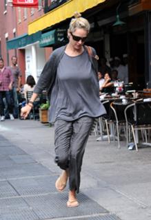 Uma Thurman feet photo thumbnail