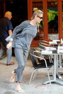 Uma Thurman feet photo thumbnail