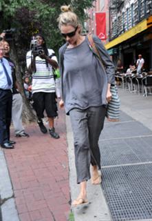 Uma Thurman feet photo thumbnail
