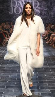Jessica Gomes feet photo thumbnail