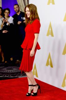 Julianne Moore feet photo thumbnail