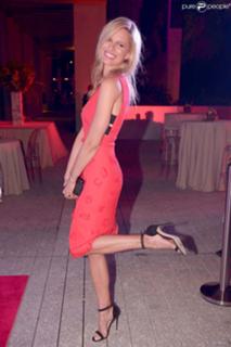 Karolina Kurkova feet photo thumbnail