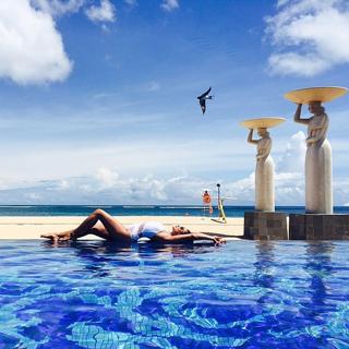 Shay Mitchell feet photo thumbnail