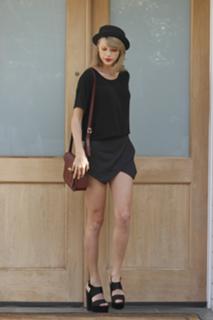 Taylor Swift feet photo thumbnail