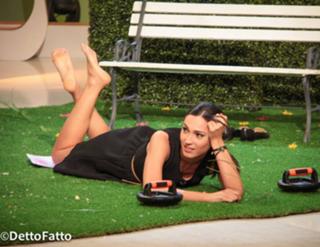 Caterina Balivo feet photo thumbnail