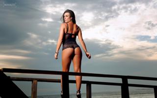 Nicole Bahls feet photo thumbnail