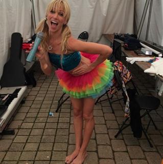 Debbie Gibson feet photo thumbnail