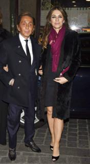 Elizabeth Hurley feet photo thumbnail