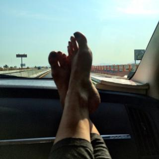 Claudia Lizaldi feet photo thumbnail