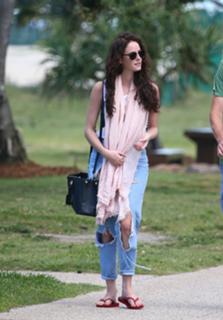Kaya Scodelario feet photo thumbnail