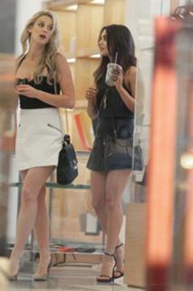 Vanessa Hudgens feet photo thumbnail