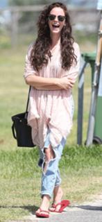 Kaya Scodelario feet photo thumbnail