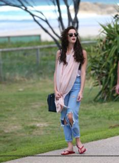 Kaya Scodelario feet photo thumbnail