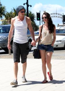 Kaya Scodelario feet photo thumbnail