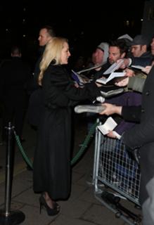 Gillian Anderson feet photo thumbnail