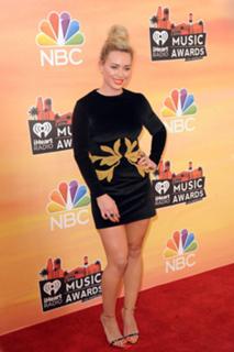 Hilary Duff feet photo thumbnail
