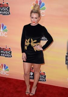Hilary Duff feet photo thumbnail