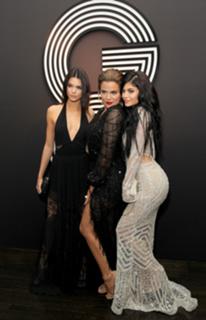 Khloé Kardashian feet photo thumbnail