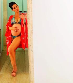 Claudia Lizaldi feet photo thumbnail
