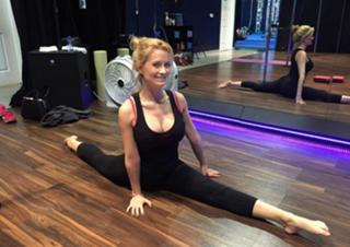 Holly Madison feet photo thumbnail
